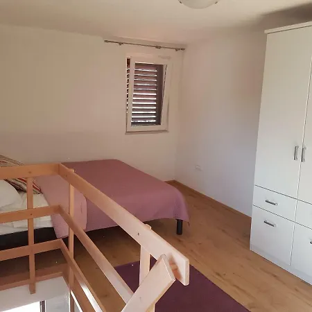 아파트 Lux Star 밀나